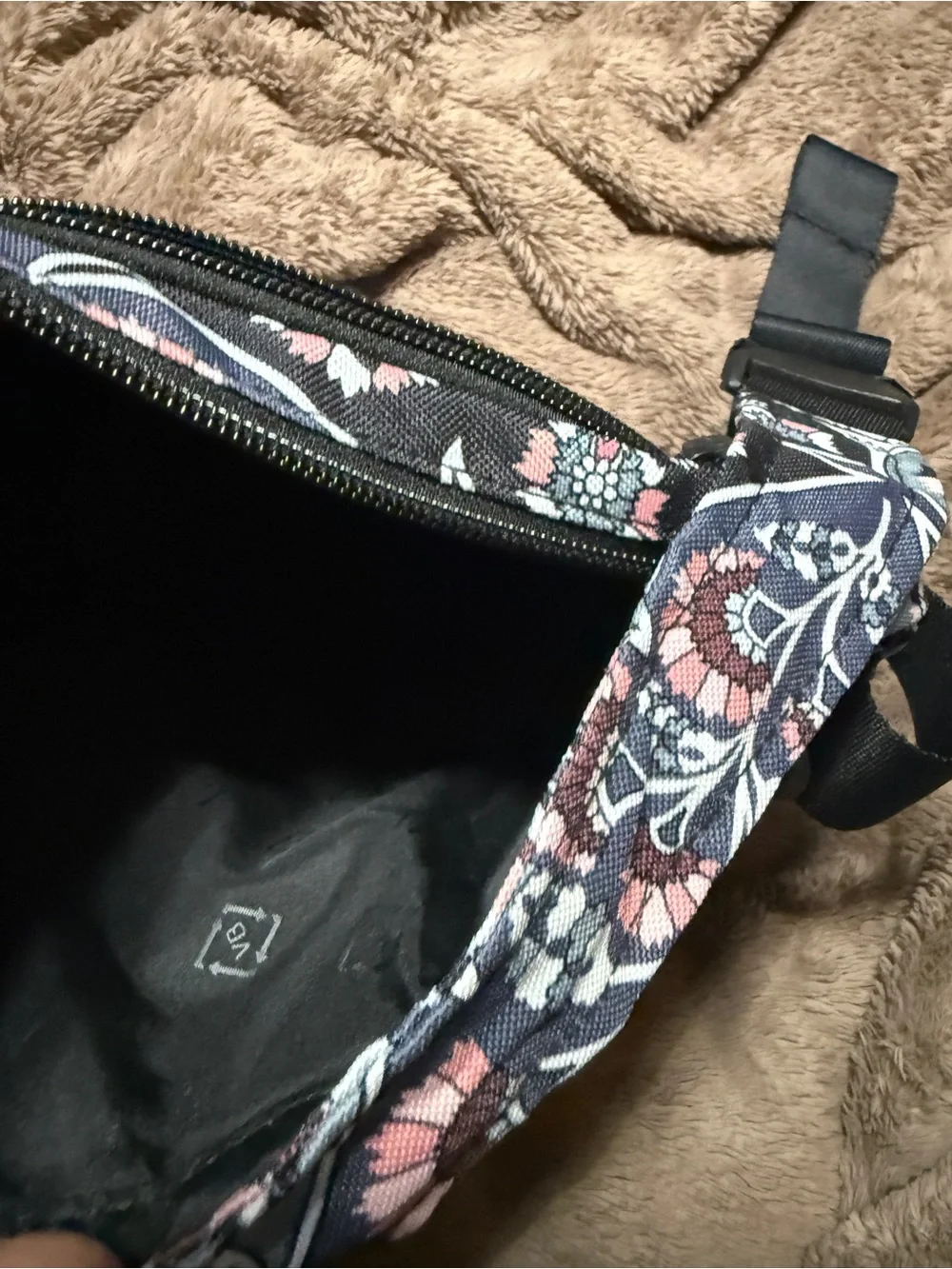 Vera Bradley compact sling
